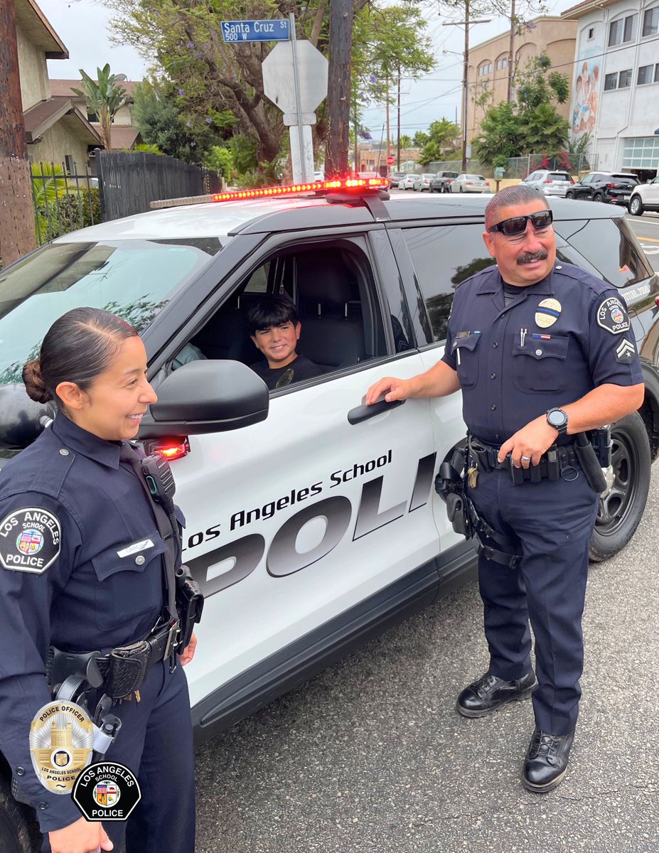 LA School Police (@laschoolpolice) on Twitter photo Senior Officer Chacon and Officer Garcia take a moment out of their day to fulfill a boy’s wish. Happy Monday Los Angeles!
💙🇺🇸
#LASPD #CommunityPolicing #ServingTheFutureToday #LosAngeles #LASchoolPolice #CopsAndKids Senior Officer Chacon and Officer Garcia take a moment out of their day to fulfill a boy’s wish. Happy Monday Los Angeles!
💙🇺🇸
#LASPD #CommunityPolicing #ServingTheFutureToday #LosAngeles #LASchoolPolice #CopsAndKids