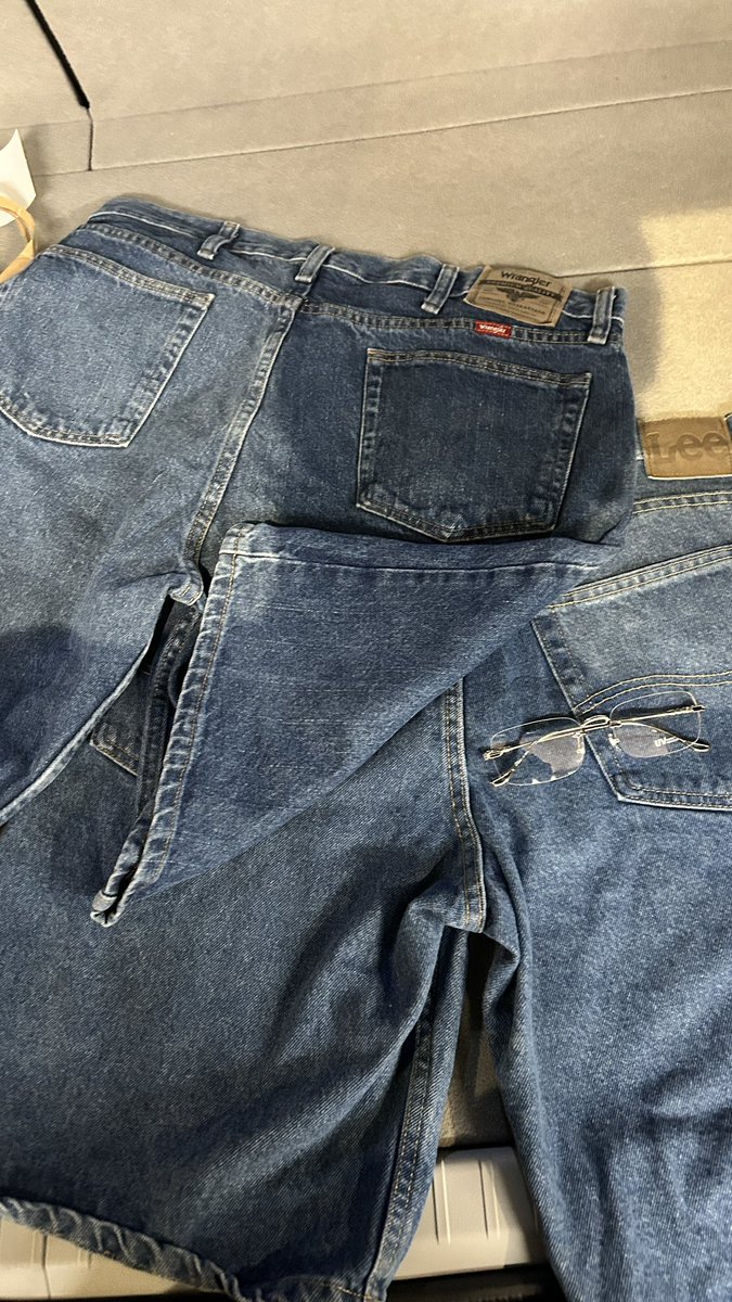 5pmwu_'s tweet photo. 久しぶりにいい買い物ができた．
夏服たちよろしくね https://t.co/o5uxG2W3Xs