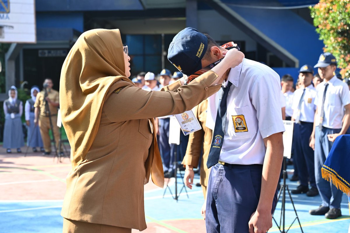 pemkab_bna's tweet image. Bupati Amel Ajak Sekolah Ciptakan Lingkungan Belajar yang Riang dan Inklusif 

Berita selengkapnya di: banjarnegarakab.go.id 

#mpls #banjarnegara #banjarnegarabaik #banjarnegaramaju #banjarnegarasejahtera