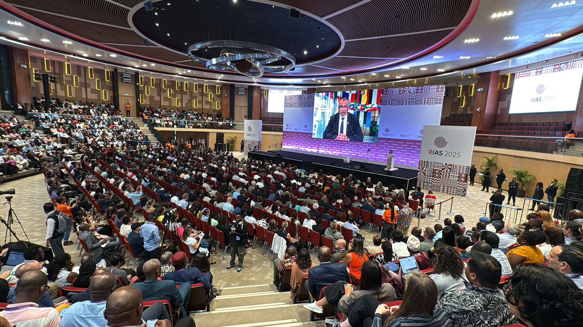 Today at the #IAS2025, I attended sessions about HIV PrEP. 

It was a powerful reminder of the urgency and opportunity we have in HIV prevention. We explored groundbreaking insights into HIV PrEP, with a spotlight on Lenacapavir (LEN): a long-acting injectable with the potential