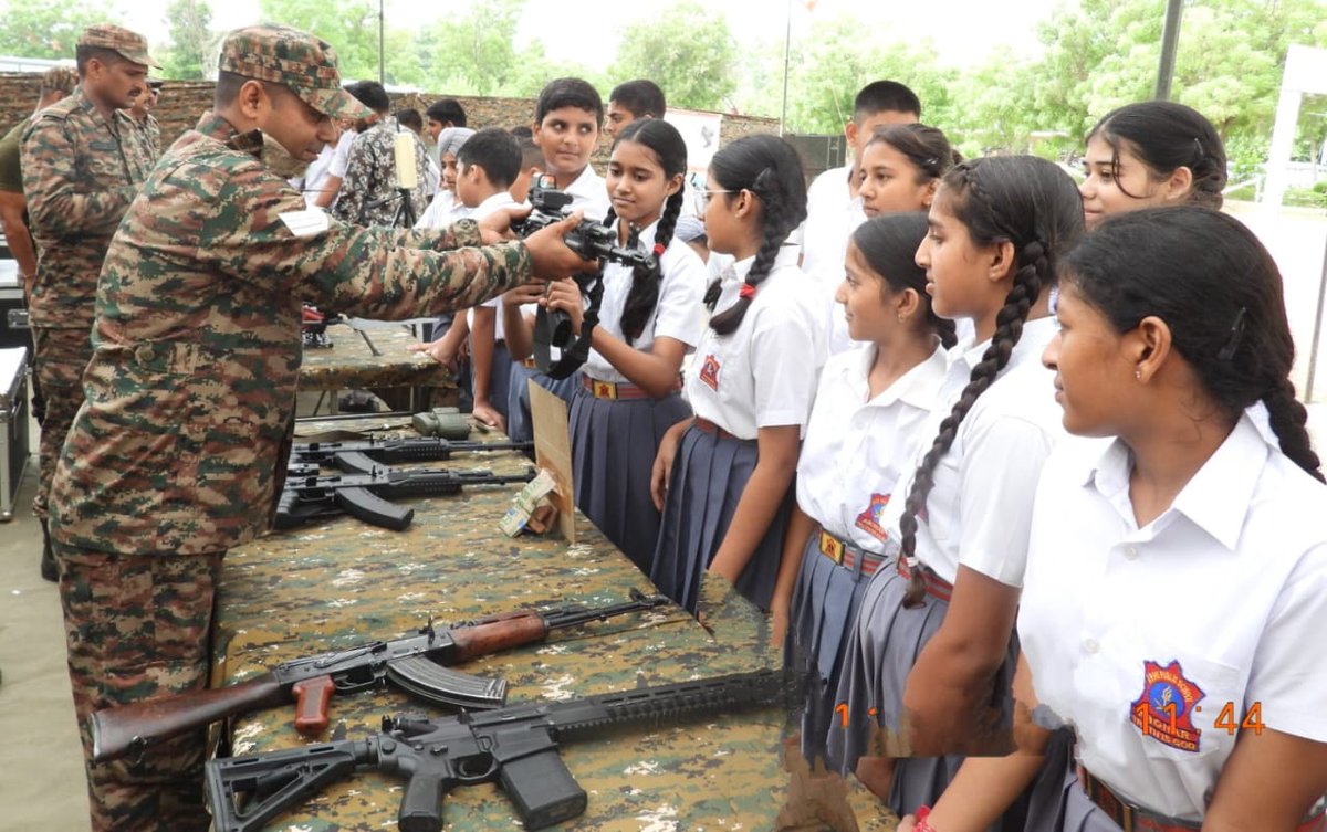 SWComd_IA's tweet photo. #KnowYourArmy- A Day of Pride, Purpose and Patriotism.
The #StallionBrigade under the aegis of #ChetakCorps, conducted a dynamic Know Your Army outreach event at #KendriyaVidyalaya & #ArmyPublicSchoolAbohar.
Through compelling stories of grit and valour, immersive equipment displays, and meaningful interactions, the initiative ignited curiosity and inspired young minds.
From wide-eyed wonder to thoughtful engagement, the spirit of service and national pride resonated across every moment.
This is how we build a nation. This is how we shape the future.
#IndianArmy
#SaptaShaktiCommand
#AmoghDivision
#KnowYourArmy
#IndianArmyNationBuilding
#ShapingTheFuture
#JoinIndianArmy
#AboharMilitaryStation
@adgpi
@HQ_IDS_India
@SpokespersonMoD
@PRODefRjsthn
@KSBSectt
@IAF_MCC
@indiannavy
@westerncomd_IA
@NorthernComd_IA
@suryacommand
@IaSouthern
@artrac_ia
@easterncomd
@DelhiArea_IA
@RRIAOFFICIAL
@official_dgar
@ChetakCorps_IA
@prodefencechan1
@PRODefRjsthn