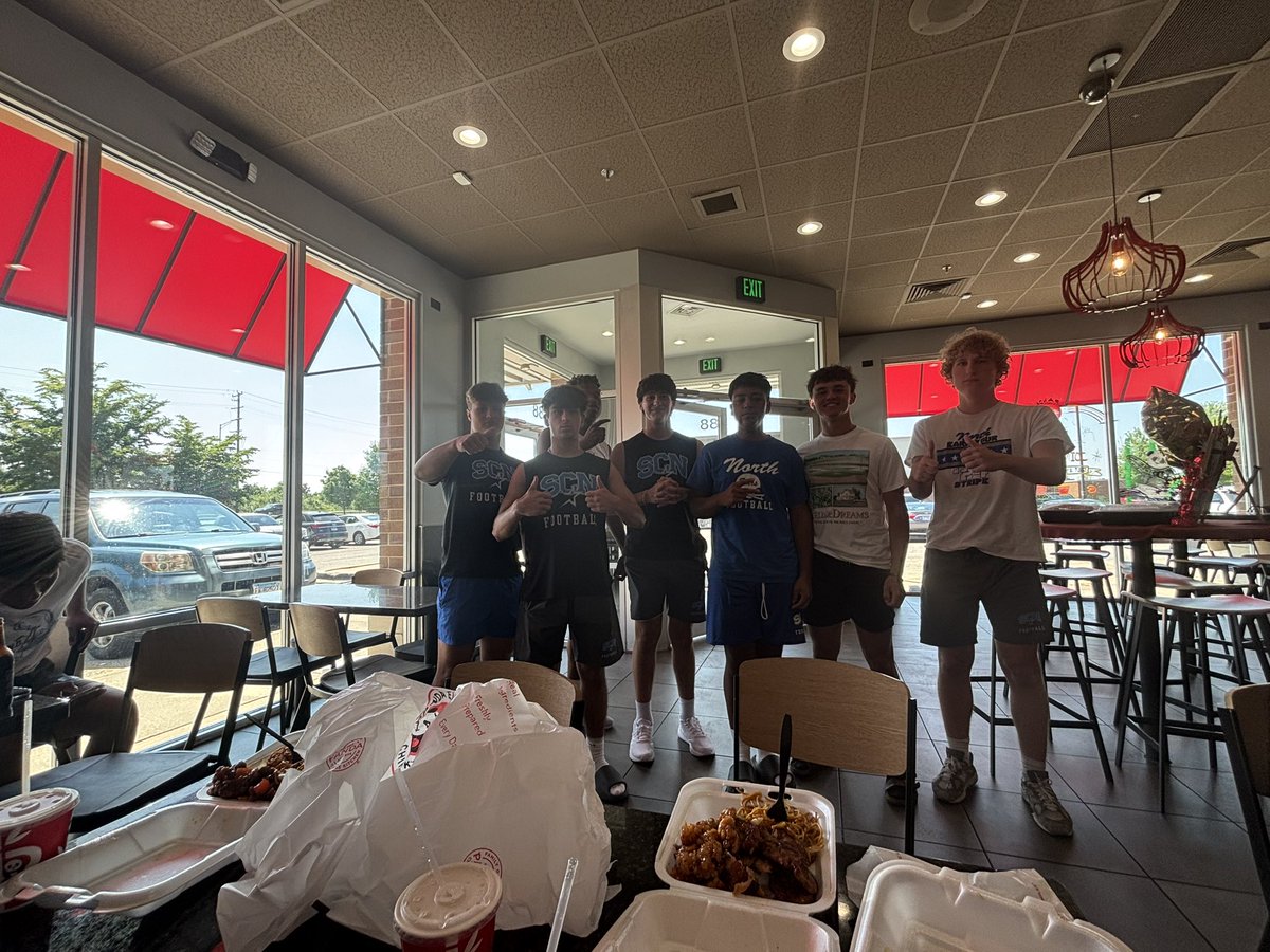 matkins2_'s tweet image. Goodfellas to Panda after Mondays camp @robertpomazak @SCNFBOFFICIAL