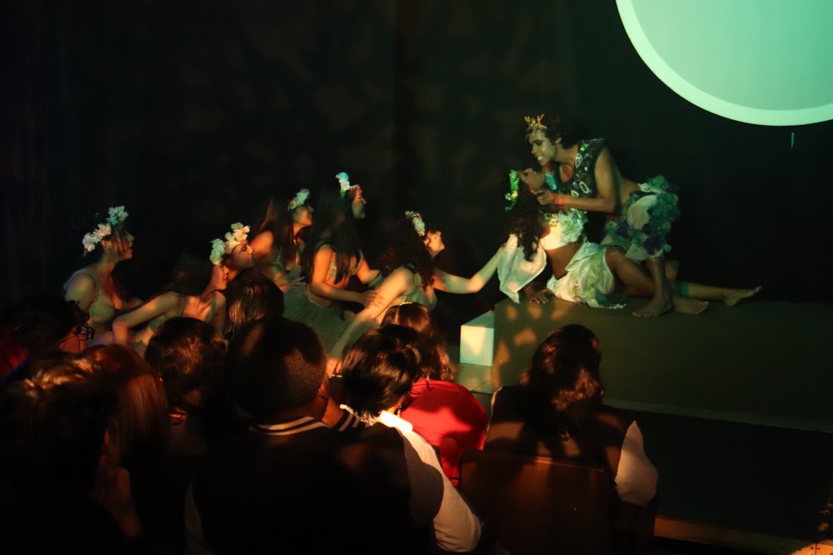 USMApanama's tweet image. 🎭 ¡Hoy damos inicio al Primer Festival de Teatro Universitario en la USMA!
Nos llena de orgullo inaugurar este espacio cultural con la participación especial de la Compañía de Teatro de la Universidad de Panamá, quienes nos presentan la clásica obra "Sueño de una noche de…