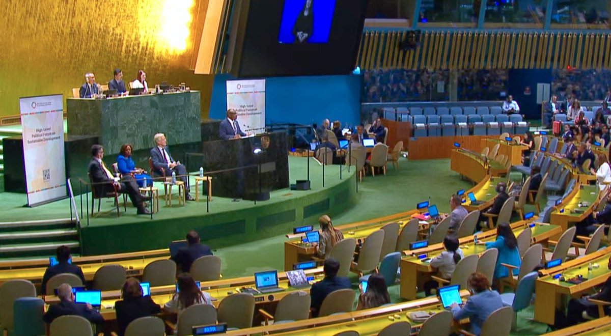 <a href="/claverGatete/">Claver Gatete</a> 2/2 ...Il a souligné l'urgence d'intensifier les investissements, d'adopter de nouveaux modèles de financement et les STI, et de transformer l'innovation en un impact réel en Afrique et au-delà.