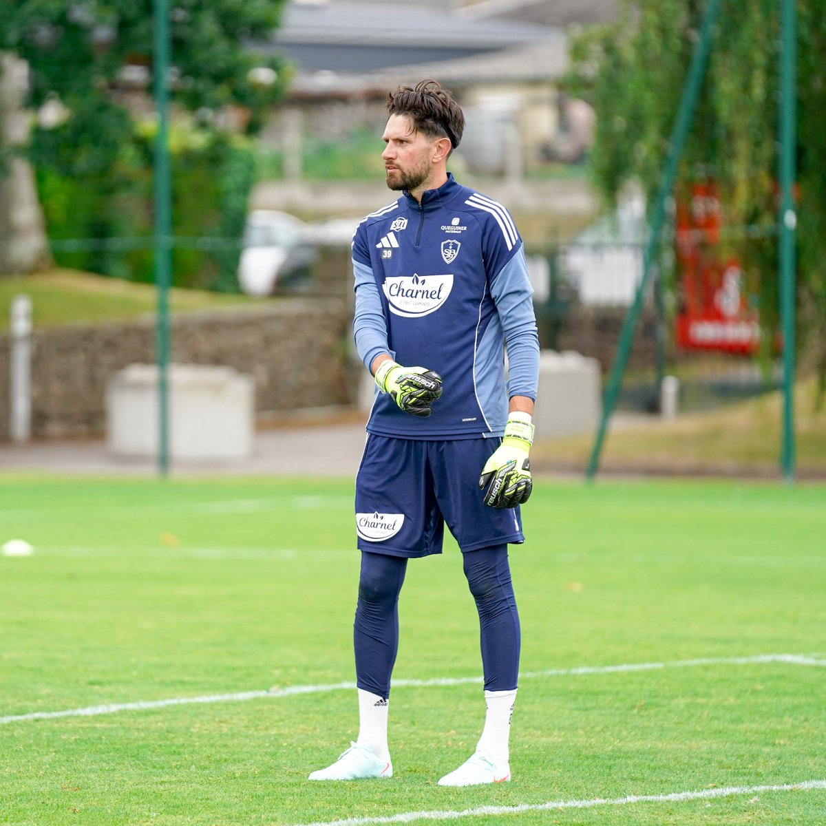 Stade Brestois 29 (@sb29) on Twitter photo 🧤 Le <a href="/SB29/">Stade Brestois 29</a> accueille cette semaine Arthur Desmas, libre de tout contrat, afin qu’il puisse poursuivre sa préparation.
Formé au club, le gardien peut ainsi continuer de se préparer au mieux en vue de son prochain défi. 🔴⚪ 🧤 Le <a href="/SB29/">Stade Brestois 29</a> accueille cette semaine Arthur Desmas, libre de tout contrat, afin qu’il puisse poursuivre sa préparation.
Formé au club, le gardien peut ainsi continuer de se préparer au mieux en vue de son prochain défi. 🔴⚪