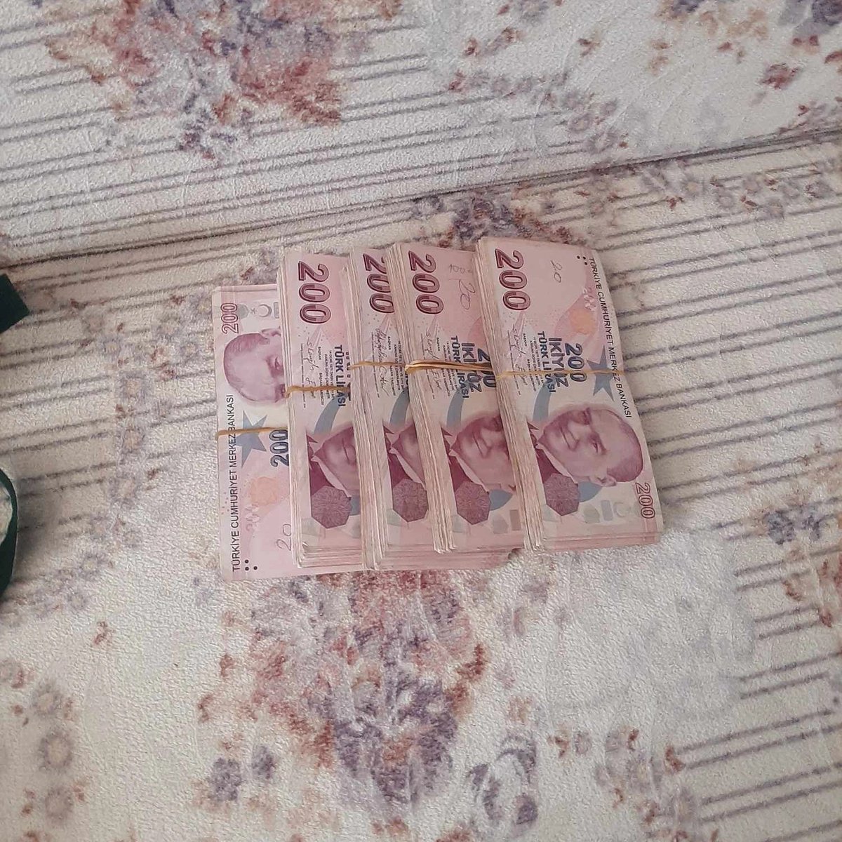 Kim para ister kizlarr