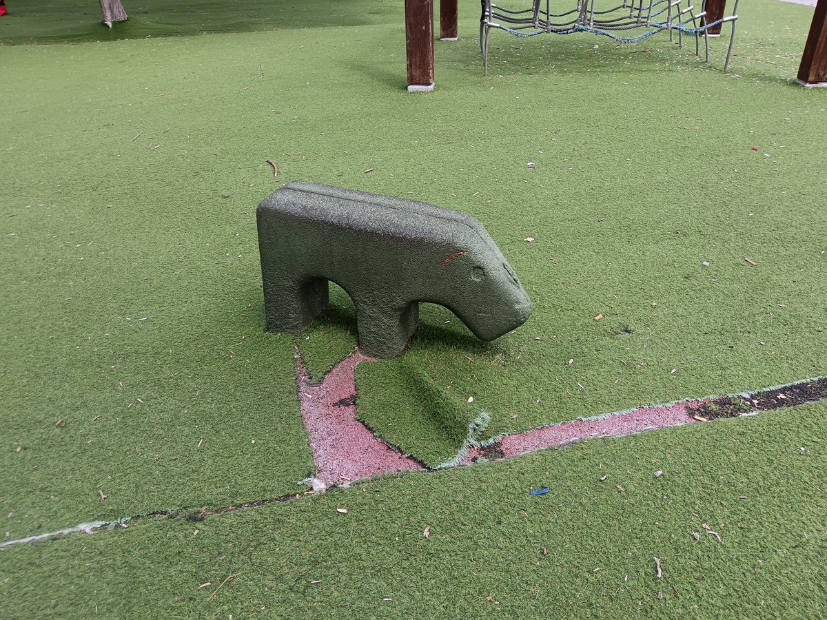 ¿No os parece un verraco? (en el parque del Salón, en Palencia).