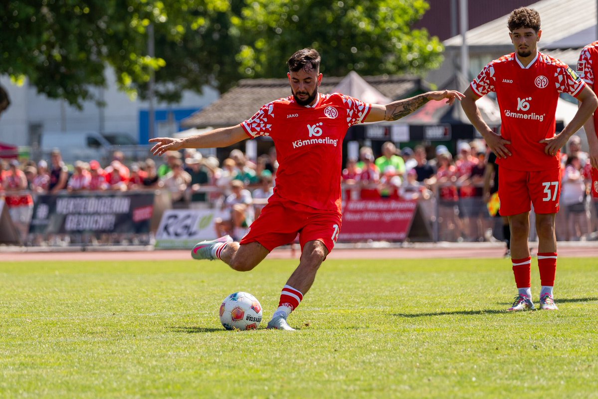 #Sky Info: SC #Pisa zeigt konkretes Interesse an Marco #Richter. Der Mittelfeldspieler will #Mainz 05 verlassen, war zuletzt an #HSV ausgeliehen. Mainz würde den 27-Jährigen gerne verkaufen, aber auch offen für Leihe. 
<a href="/SkySportDE/">Sky Sport</a>