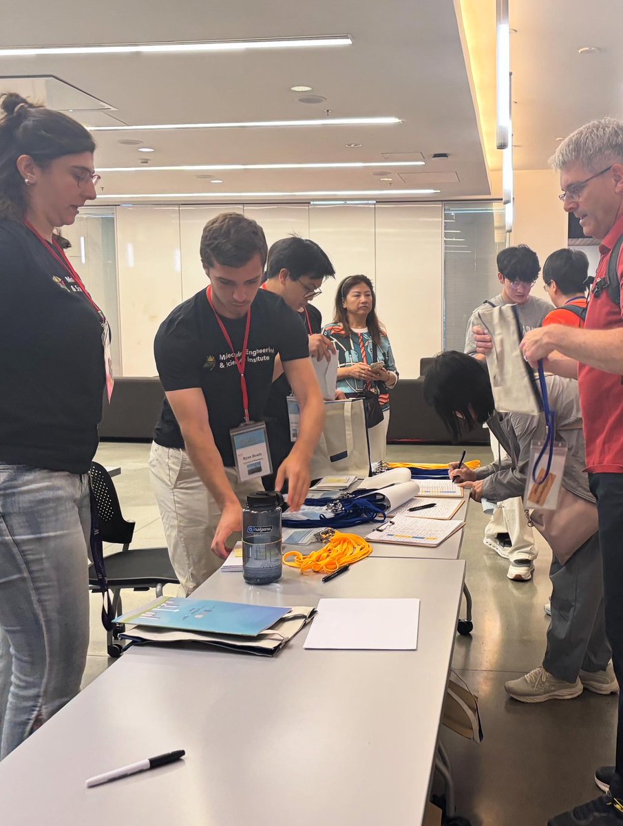 UWMolES's tweet image. The Biomaterials International 2025 is off to a great start! We're so happy to be bringing together international research communities to share new and exciting advances in biomaterials. Thanks to our student volunteers, speakers and conference committee for pulling it together.