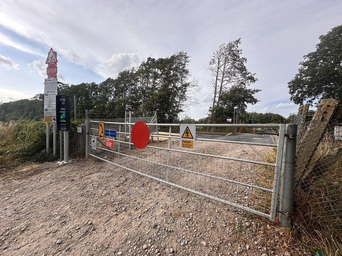 GabrielDMorris's tweet image. I’ll be live at 6pm on KMTV with the latest on yesterday’s train incident in Teynham where a train collided with an Amazon delivery van - where the courier was killed. 

An investigation is underway and a report being prepared for the coroner.