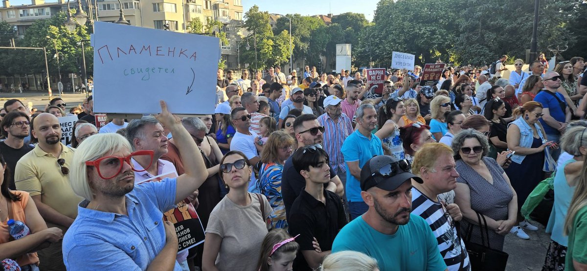 Свободните хора във Варна протестират сега!