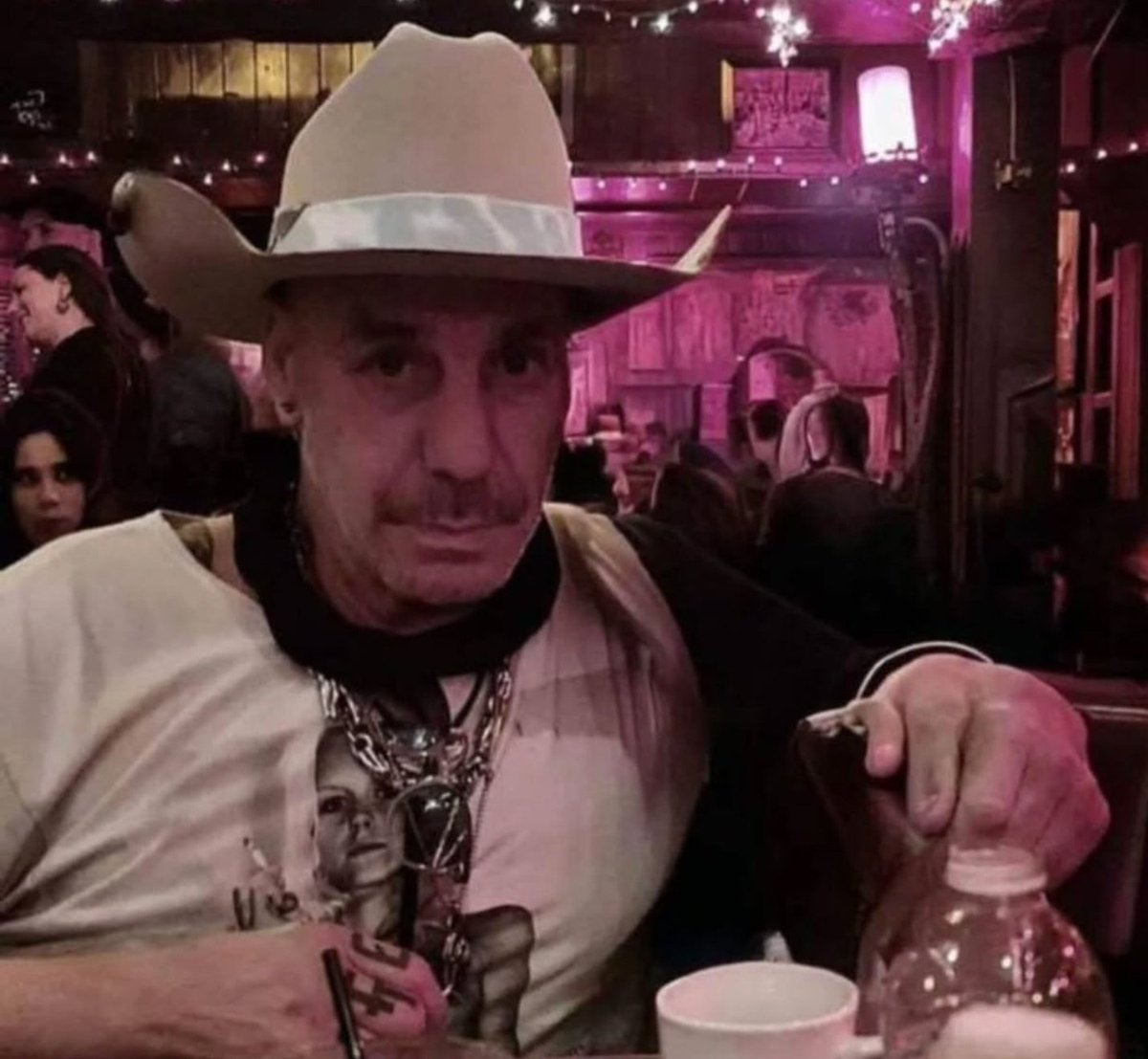 Lindemann63's tweet image. 