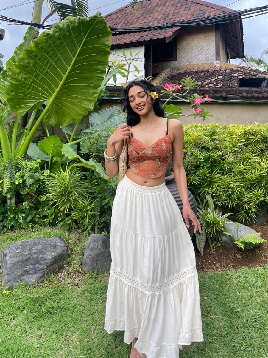 #PreityMukhundhan 

celebsline.com/preity-mukhund…