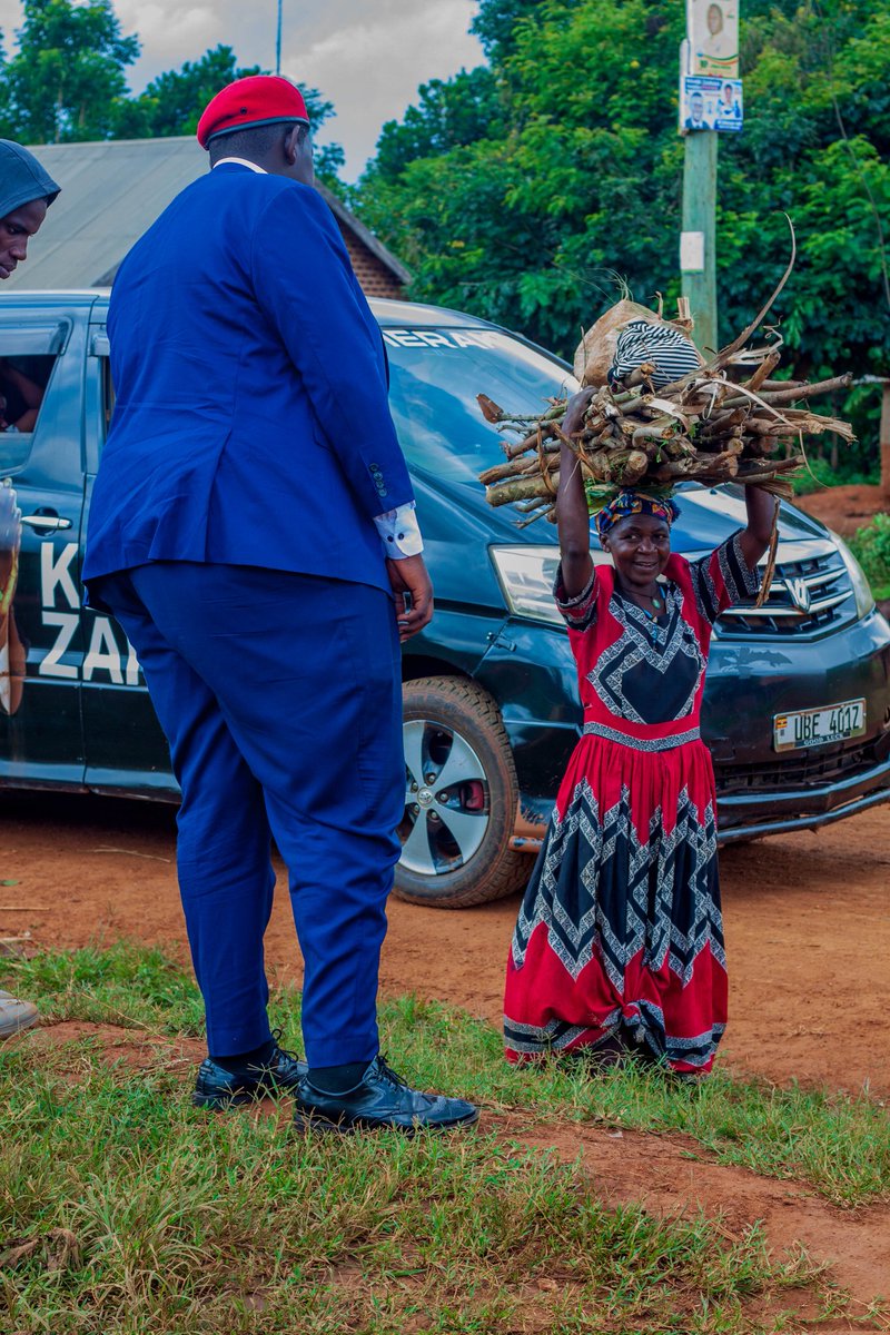 Bobi_Giant's tweet image. Change is blowing through Jinja city. From Mpumudde to Kibibi Ward, the people are rising up, demanding a better future. The protest vote is their anthem. Join the movement, join the voice for change.