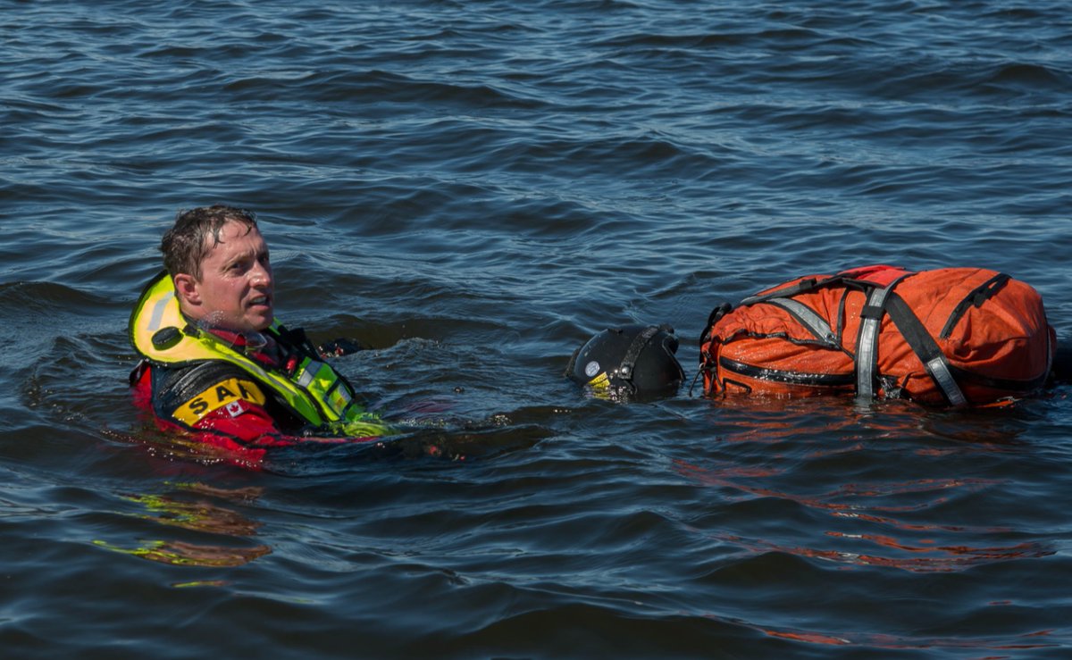 JRCCTrentCCCOS's tweet image. Lifejackets only work if you wear them!
Make sure everyone on board has a properly fitted, Transport Canada-approved lifejacket and that it’s worn at all times.
#SARprevention #WearYourLifejacket #WorldDrowningPreventionDay
@CJOC_COIC