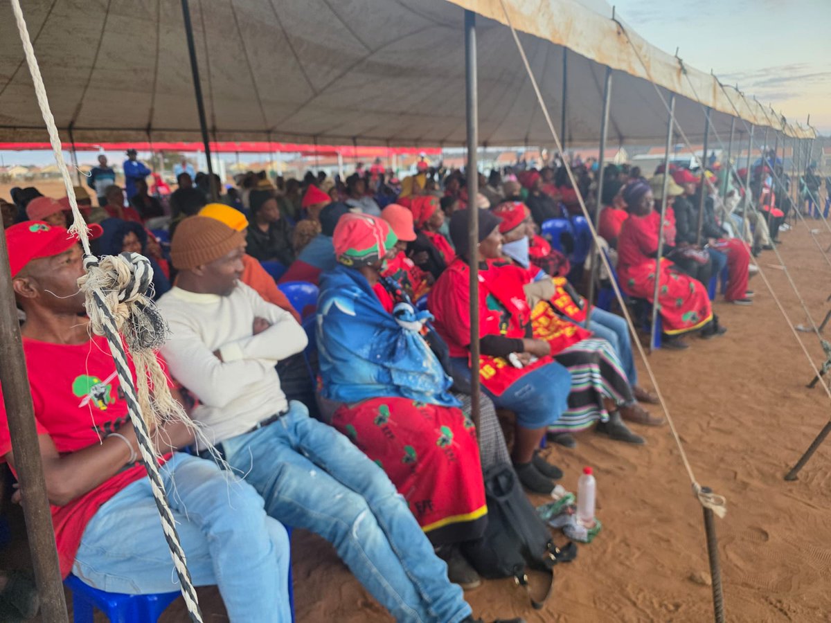 EFF_Limpopo's tweet image. ♦️In Pictures ♦️
EFF Polokwane 13, Ext 133 Community meeting. Community members asked the EFF to help with high municipal bills, expensive electricity, shortage of water, unoccupied houses, vacant stands, corruption on housing list, and high levels of unemployment. All the…