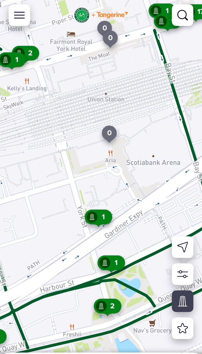 FSW1982's tweet photo. @BikeShareTO - are there ever docks around union station during off-peak hours? I’ve sent many emails, but it appears my inquiry was never addressed. https://t.co/NO7aqfq6P5