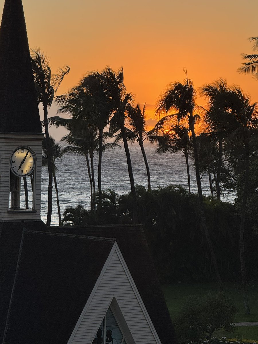 BeautyBabesBall's tweet image. Last night in Hawaii!🌺🍽️🧉🪘🌿🪸🥭🥥☀️

Enjoying every moment before the season starts❤️🐺🏈🩶
#hawaii #maui #lastnight #lovehim #footballwife #golobos @Coach_Eck