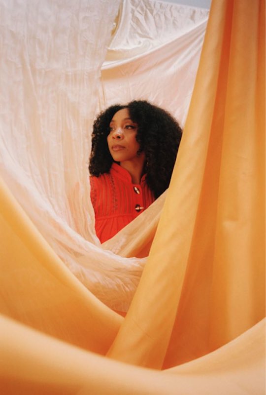 #Música // El nuevo sencillo de Hollie Cook fue escrito y grabado en un momento de intuición espontánea en los Relic Room Studios de Nueva York, con los toques finales en Echo Park, Los Ángeles, «Shy Girl» es una instantánea sonora 
is.gd/SWQFAr