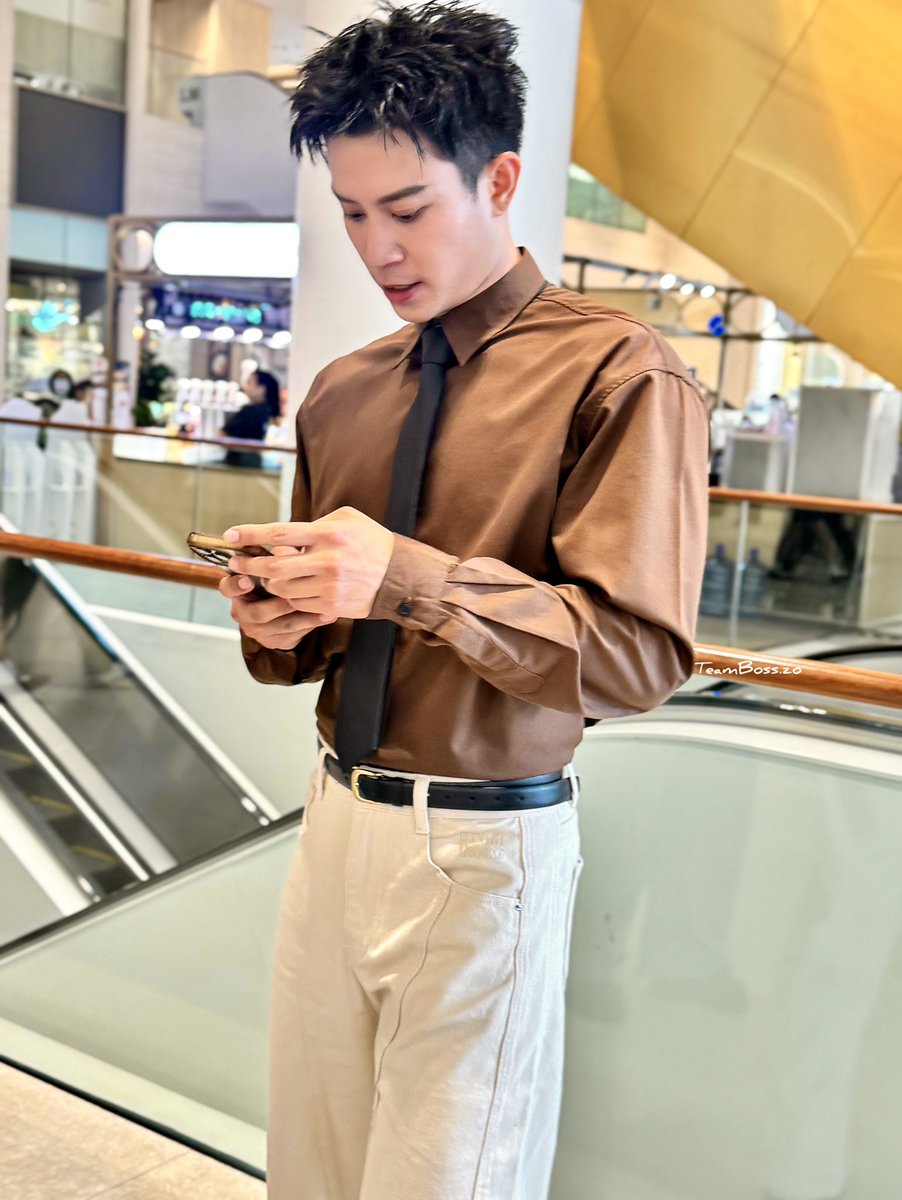 Team_Bosszo's tweet photo. 🅱️🤎✨

#bosszo #teambosszo 
#บอสโสะ #บอสธวัชนินทร์ 
#รักบอสคนนี้ไม่ได้ต้องการคนดีที่ไหน https://t.co/1hrYTiDbe2