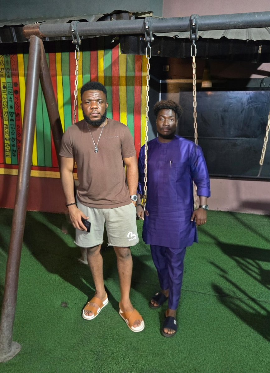 dtailoredwizard's tweet photo. Twitter did it’s thing, 
Met with @Wizarab10, presented him with an outfit from our new collection for his great work here, it was a good moment, shared with him the inspirations behind the collection and it was fun.
@Wizarab10 Thank you for having me and my guys boss https://t.co/0Eszu57f9d