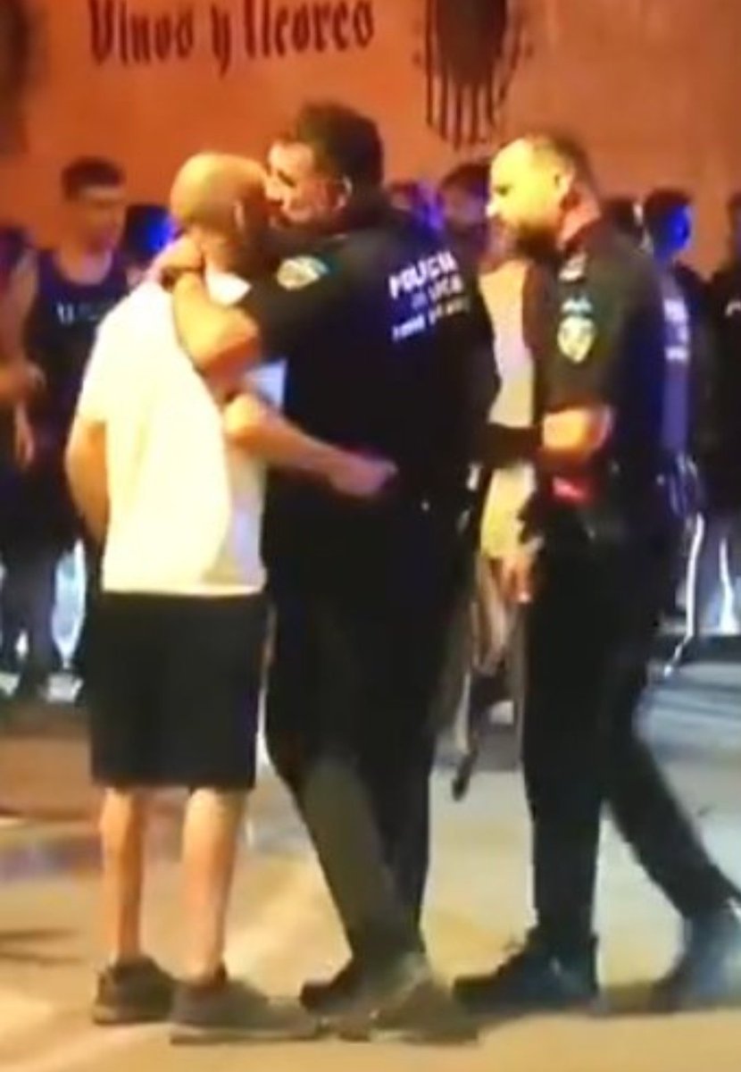 Nazi y piolin ....compadres.
La foto lo dice todo.
Ojo ....
La han borrado de muchas cuentas ....
Compártela 
Gracias