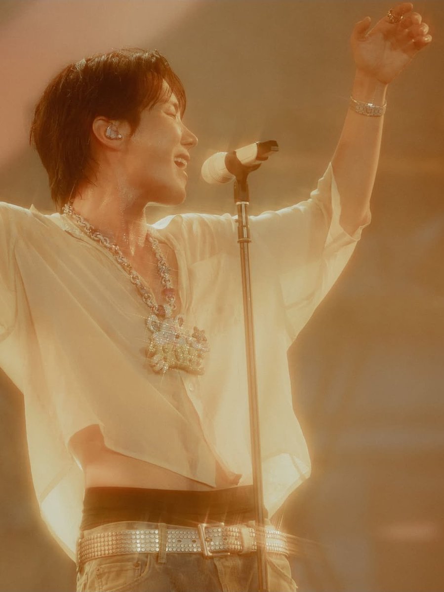 wafflesnsprite's tweet image. Our Sunshine at Sunset 🥹🥰

#오늘의제이홉 #제이홉 #jhope #BTS #방탄소년단 #HOBIPALOOZA #jhopeAtLollapalooza