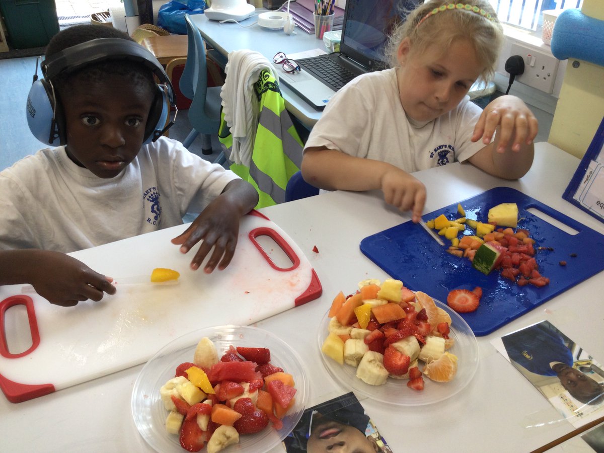 St Mary's Priory Infant & Junior Schools (@stmarysrcpriory) on Twitter photo ππππRobin Class had a great afternoon peeling and chopping fruit to make smoothies!π«πππ ππππRobin Class had a great afternoon peeling and chopping fruit to make smoothies!π«πππ