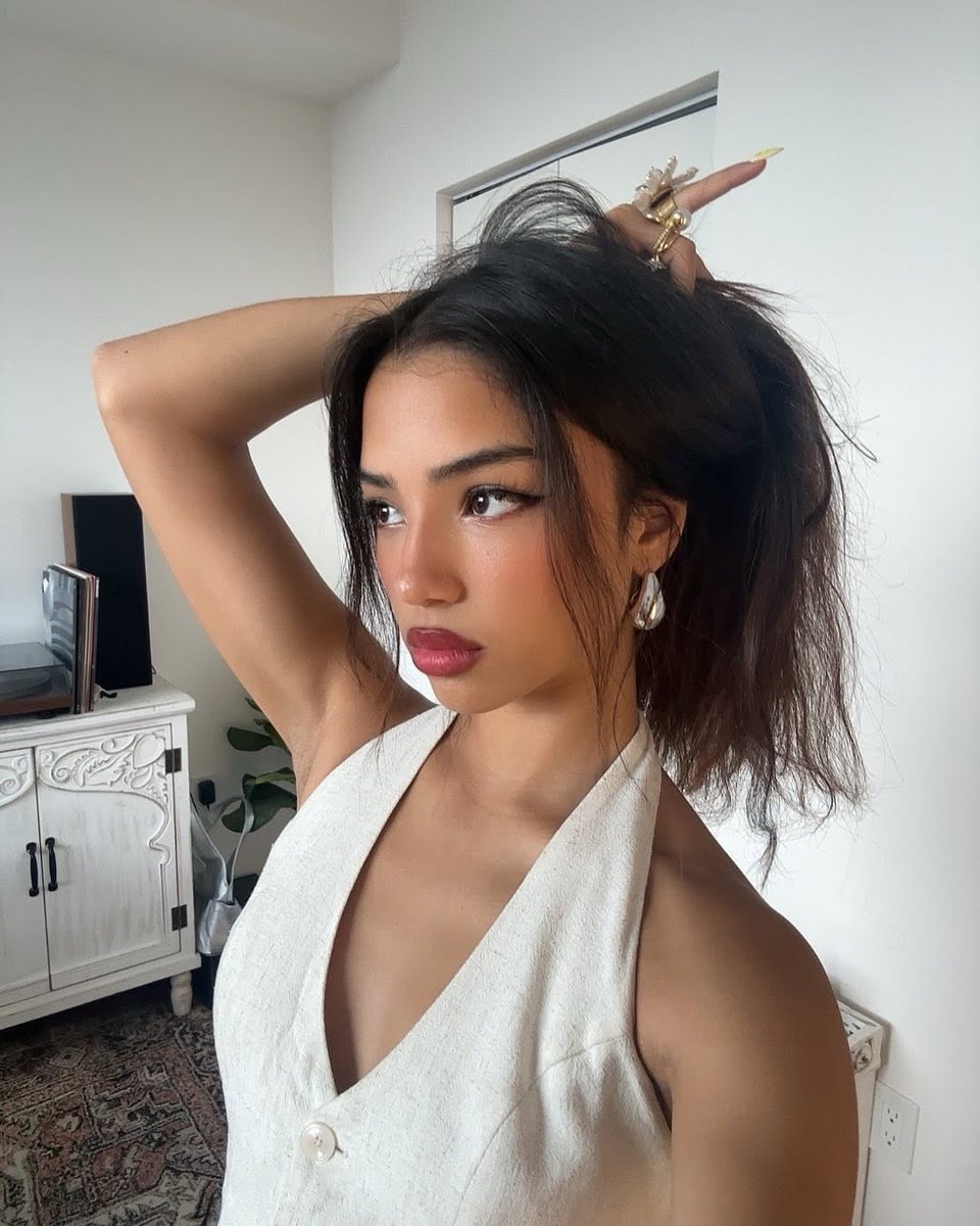 Clarisa 🍷 tweet media