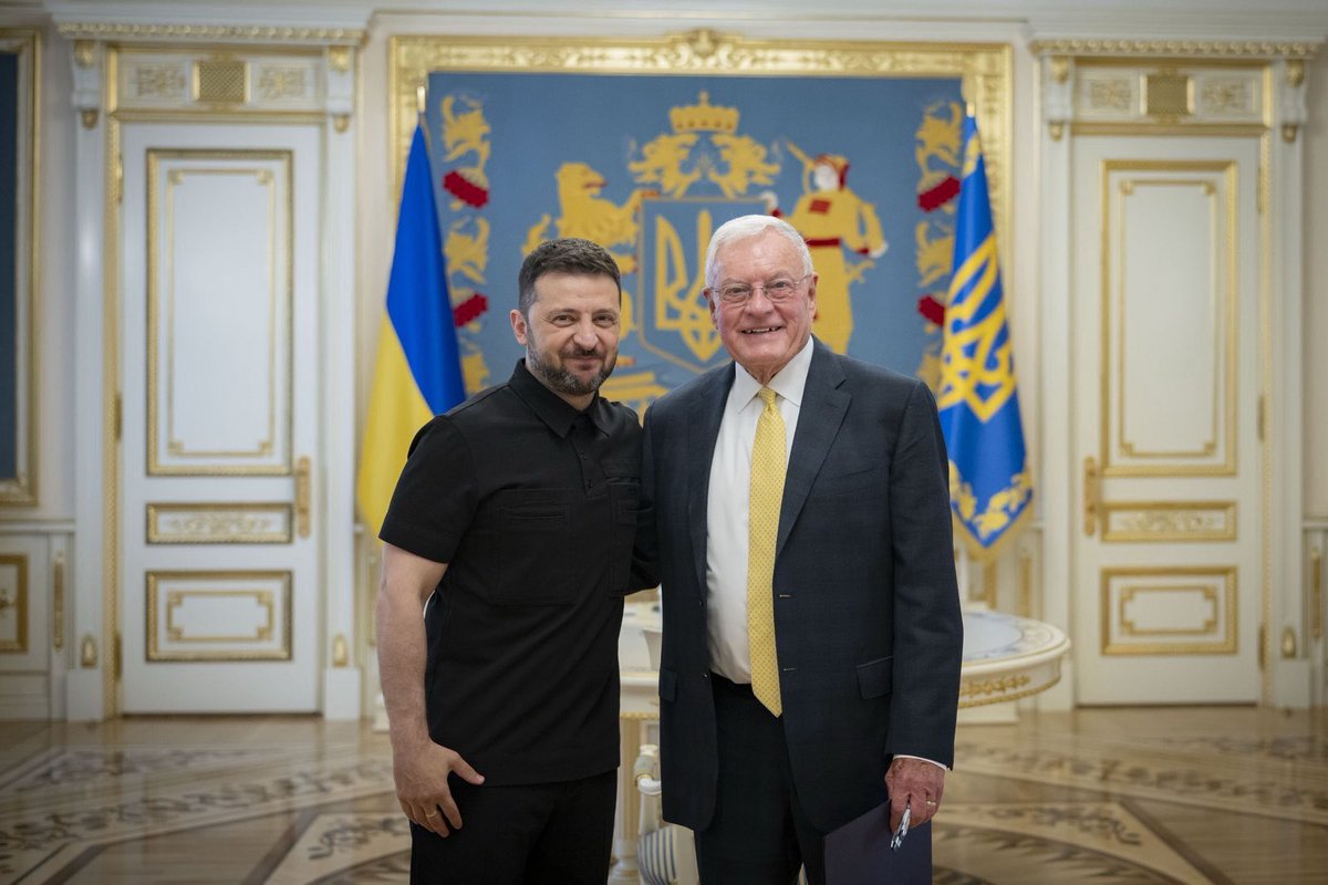 generalkellogg's tweet image. In Kyiv today with @ZelenskyyUa to discuss @POTUS's landmark NATO deal that will accelerate the best U.S. made weapons to Ukraine. Funded entirely by allies, it speeds delivery, supports Ukraine’s defense, strengthens NATO unity, and underscores his commitment to peace through…