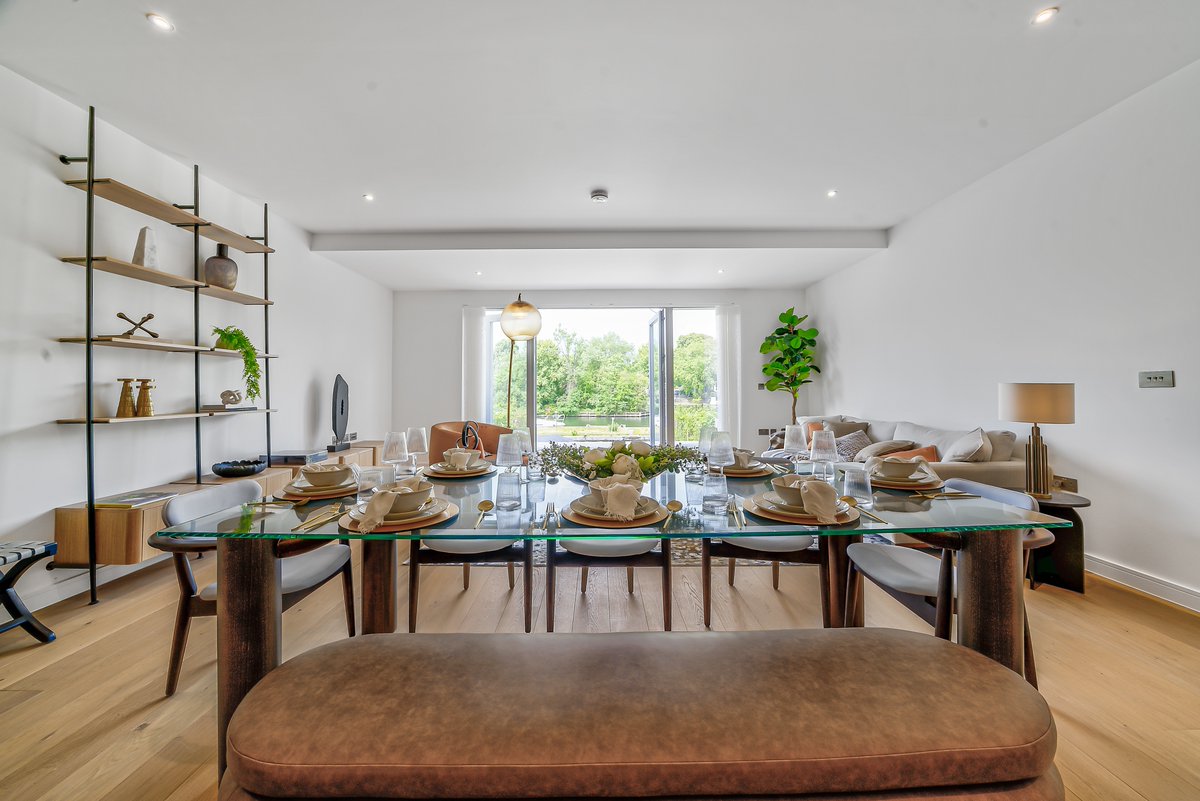 Riverside calm meets contemporary design. ✨

This four-bed home at The Taplow Boathouses pairs open-plan interiors with river-facing terraces, a landscaped garden, and your own private mooring.

📍 SL6
🛏 4 bed | 🛁 2 bath
🔗 bit.ly/44CAKX6

#RiversideLiving #UKHomes