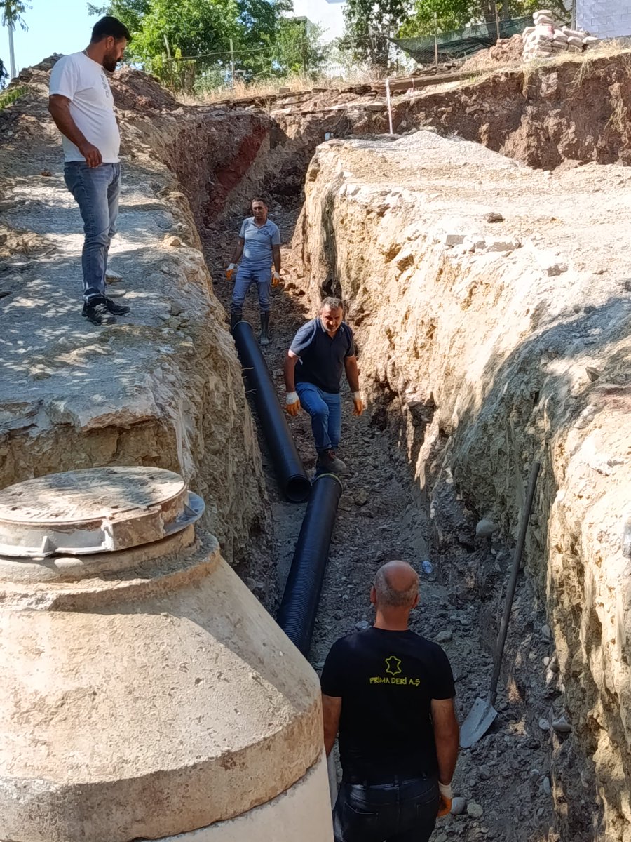 Tunceli Belediyesi (@tuncelibel62) on Twitter photo 🛠️ Sorunu Dinledik, Çözüm Ürettik
📍 Cumhuriyet Mahallesi Kanoğlu Mevkii 233. Sokak’ta bir vatandaşımızın arsasından geçen kanalizasyon hattı nedeniyle yapılaşma sürecinde sorun yaşanıyordu.
🚧 Vatandaşımızın talebi doğrultusunda ekiplerimiz harekete geçti. Hattı, 30 metrelik 🛠️ Sorunu Dinledik, Çözüm Ürettik
📍 Cumhuriyet Mahallesi Kanoğlu Mevkii 233. Sokak’ta bir vatandaşımızın arsasından geçen kanalizasyon hattı nedeniyle yapılaşma sürecinde sorun yaşanıyordu.
🚧 Vatandaşımızın talebi doğrultusunda ekiplerimiz harekete geçti. Hattı, 30 metrelik