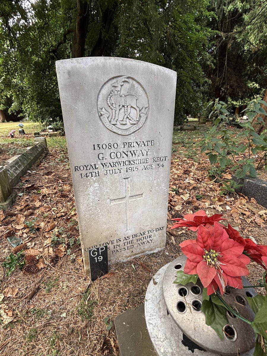 It’s unusual to see infilled letters on a CWGC headstone. Perhaps it was done by a family member or a well-meaning member of the public. The story behind the headstone is tragic, as George Conway took his own life just three days after joining the army.

📍Bedworth Cemetery 🇬🇧