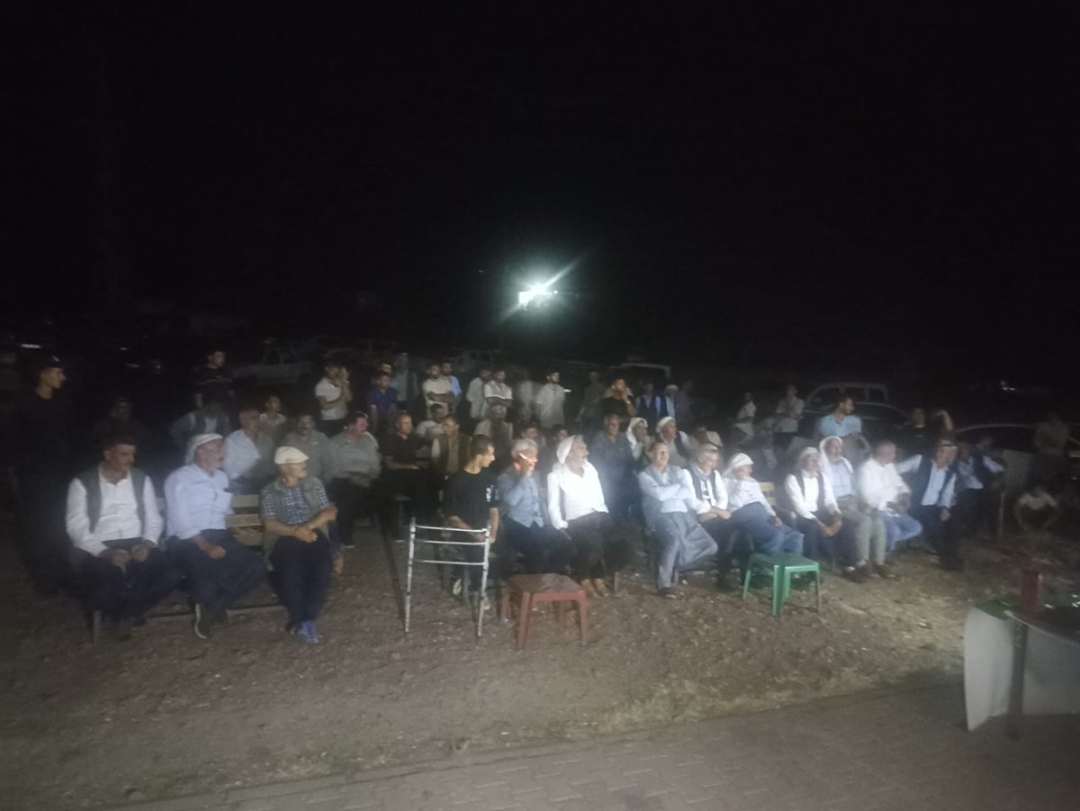 Barış ve demokratik toplum şiarıyla Çıkrık merkezde halkımızla bir araya gelerek verimli bir toplantı gerçekleştirdik; öncesinde merkeze bağlı 14 mezrada kapsamlı bir çalışma yürüttük.

Me li navenda Çikrîkê bi şîara aştî û civaka demokratîk bi gelê xwe re civînek berhemdar li