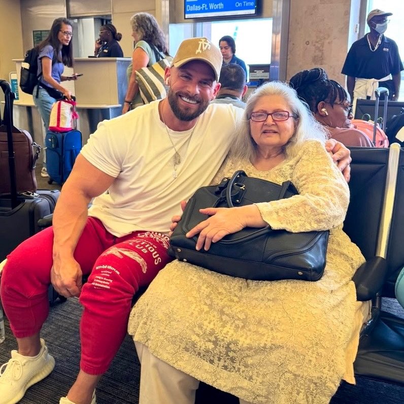 TheJoeySwoll's tweet image. I want to share a wonderful human I met at the airport today. As I’m sitting at my gate waiting for my flight I look up and see this woman slowly limping toward the seats. They were all taken so I get up and offer her mine. Her family was next to me and said no thank you as they…