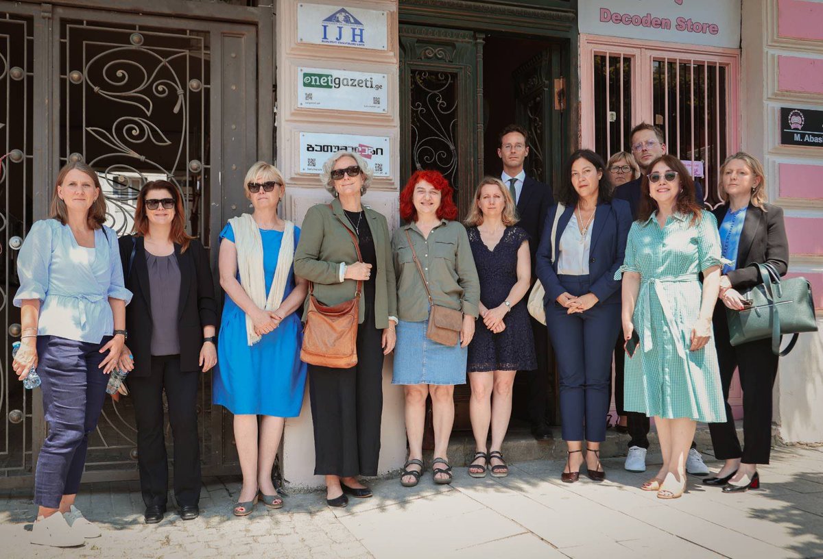 Anna Lyberg (@annalyb) on Twitter photo In Batumi today attending the court hearing of Mzia together with colleagues & international media organisations expressing solidarity with Mzia Amaghlobeli & <a href="/Batumelebi_ge/">ბათუმელები • Batumelebi.ge</a>.
We stand together in support of free independent media and freedom of expression in 🇬🇪.
🇸🇪🇩🇰🇪🇪🇩🇪🇳🇱🇳🇴🇵🇱🇪🇺 In Batumi today attending the court hearing of Mzia together with colleagues & international media organisations expressing solidarity with Mzia Amaghlobeli & <a href="/Batumelebi_ge/">ბათუმელები • Batumelebi.ge</a>.
We stand together in support of free independent media and freedom of expression in 🇬🇪.
🇸🇪🇩🇰🇪🇪🇩🇪🇳🇱🇳🇴🇵🇱🇪🇺