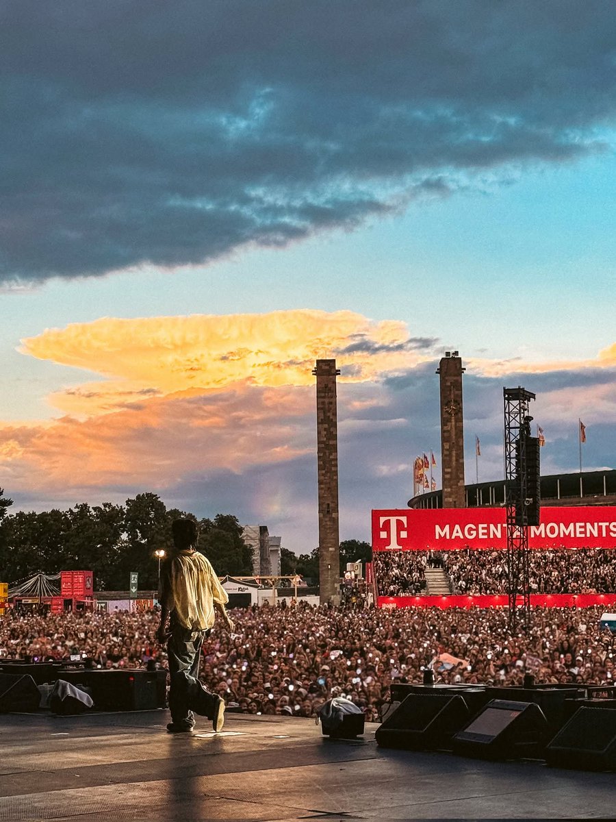 purpleianz7's tweet image. [#TodaysBangtan]
j-hope at #Lollapalooza 
J-HOPE Created Another Legendary Moment ✨
As Expected, Hobi&apos;s Stage Is Always Pure Perfection 🔥
You Can&apos;t Miss A Single Moment..💜
 
#오늘의제이홉 #제이홉 #jhope #BTS #방탄소년단
#HOBIPALOOZA #jhopeAtLollapalooza