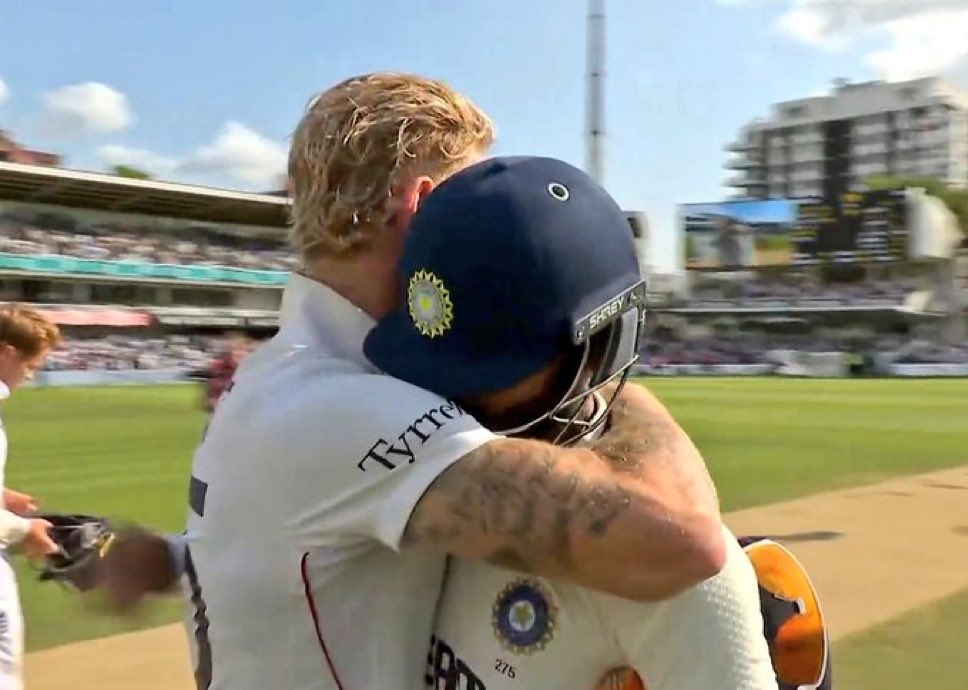 RCB_LOVER18's tweet image. What a moment โค ,
Two my favourite ๐'s
Respect for Stokes increased after this gesture.
ravindra jadeja ๐ค benjamin andrew stokes