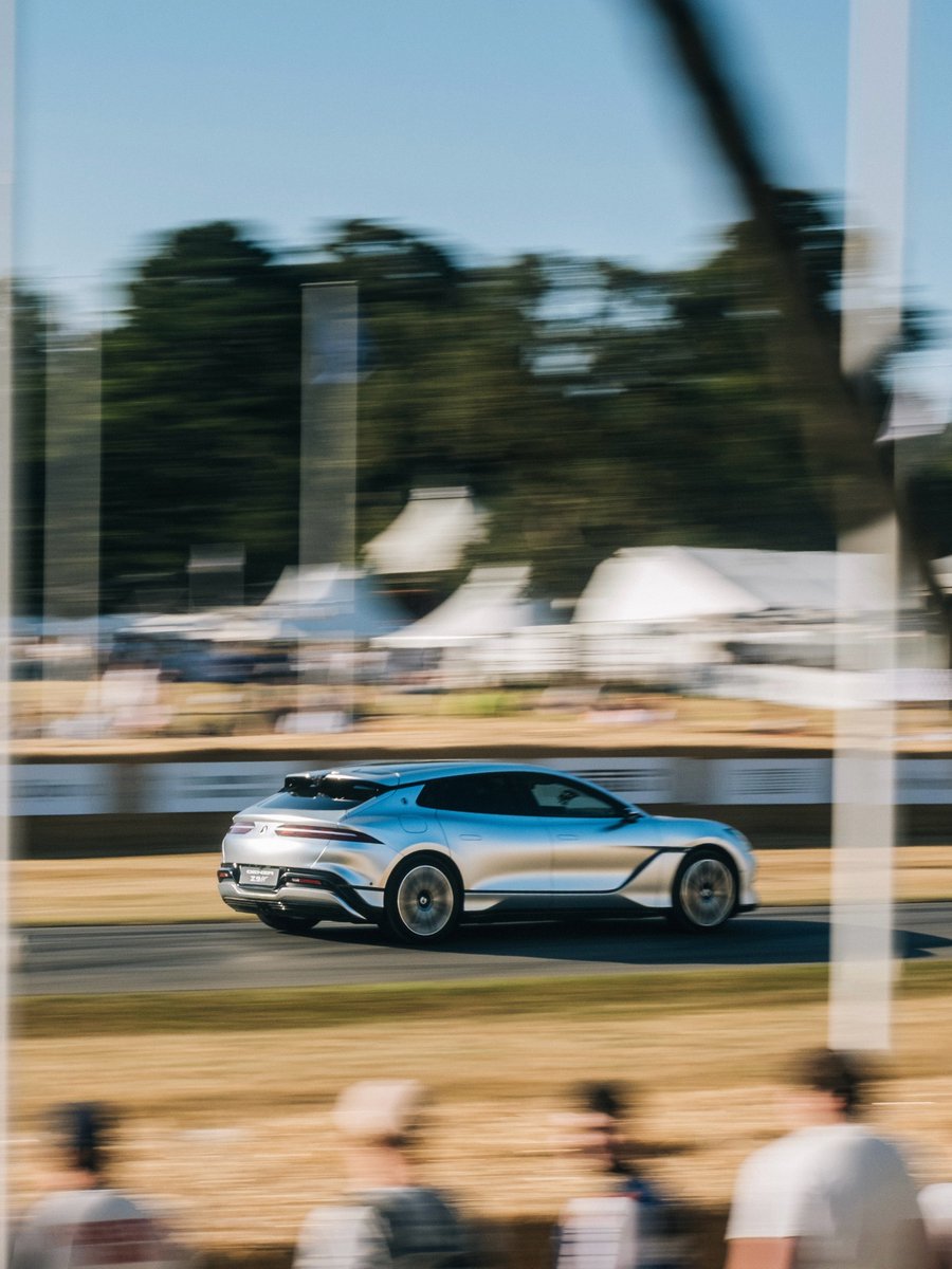 BYDCompany's tweet image. At the Goodwood Festival of Speed, DENZA made a bold statement about luxury and innovation.
DENZA Z9GT, DENZA D9, and B5 captured the spotlight, proving that premium performance is evolving.
Here's to the next exciting chapter in electric driving excellence. #DENZAUK #DENZA…