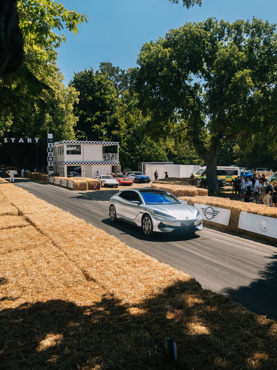 BYDCompany's tweet image. At the Goodwood Festival of Speed, DENZA made a bold statement about luxury and innovation.
DENZA Z9GT, DENZA D9, and B5 captured the spotlight, proving that premium performance is evolving.
Here's to the next exciting chapter in electric driving excellence. #DENZAUK #DENZA…