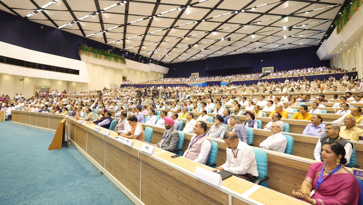 'भारत विकास परिषद्' ने सेवा को संगठन से, संगठन को संस्कार से और संस्कार को राष्ट्र निर्माण से जोड़ने का निरंतर कार्य किया है। आपदाओं में राहत पहुँचाना हो, शिक्षा हो, आरोग्य के अभियानों से लोगों को जोड़ना हो या स्वच्छता व वृक्षारोपण हो, 'भारत विकास परिषद्' निरंतर मानव कल्याण को
