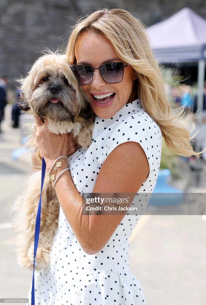 ChrisJack_Getty's tweet image. Lovely to see this portrait I took of Queen Camilla with her new rescue puppy ‘Moley’ released today. As patron of @Battersea_ The Queen is a passionate supporter of their work and very fond of dogs in general! Great to meet the dogs and see the new garden at @Battersea_ today!