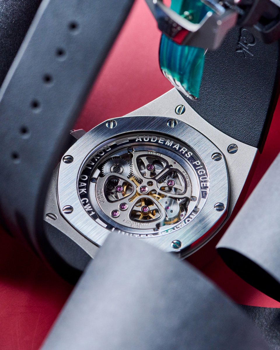 EuropeanWatchCo's tweet image. 🚀 Meet the Audemars Piguet Royal Oak Concept Tourbillon ref. 25980AI, a tourbillon-powered machine that looks like it came straight from the future (and kind of did).

Launched in 2002 to celebrate the 30th anniversary of the Royal Oak, the Concept line is where AP experiments…