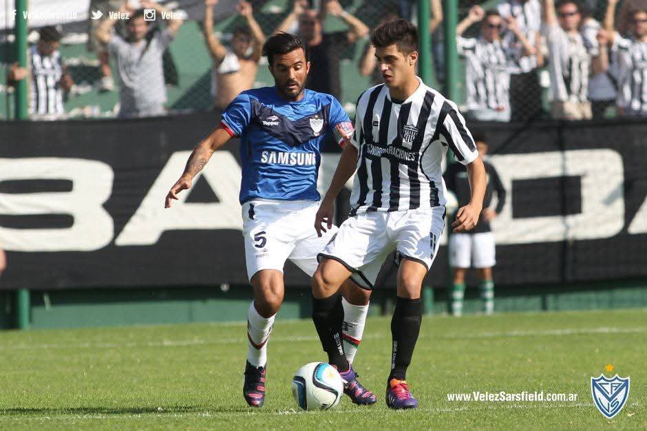 La Emilia (@laemiliaprimero) on Twitter photo ¡Nada más lindo que verte volver! ⚫️⚪️⚫️👏🏽
Leandro "Lechu" Fernández vuelve a ponerse la camiseta pañera.
Hoy regresa a casa!!
Porque los que son de casa, siempre vuelven. 🤍
Bienvenido, Lechu. 🏟️✨ ¡Nada más lindo que verte volver! ⚫️⚪️⚫️👏🏽
Leandro "Lechu" Fernández vuelve a ponerse la camiseta pañera.
Hoy regresa a casa!!
Porque los que son de casa, siempre vuelven. 🤍
Bienvenido, Lechu. 🏟️✨