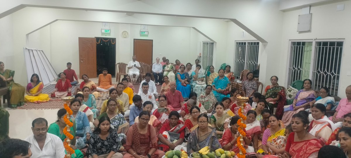 JGDSwamiji's tweet photo. #ShravanRudraPuja today evening #Samoohik at #Jalpaiguri from #NorthBengal #VDSBengal @Vaidicpujas https://t.co/3etJidcDzx