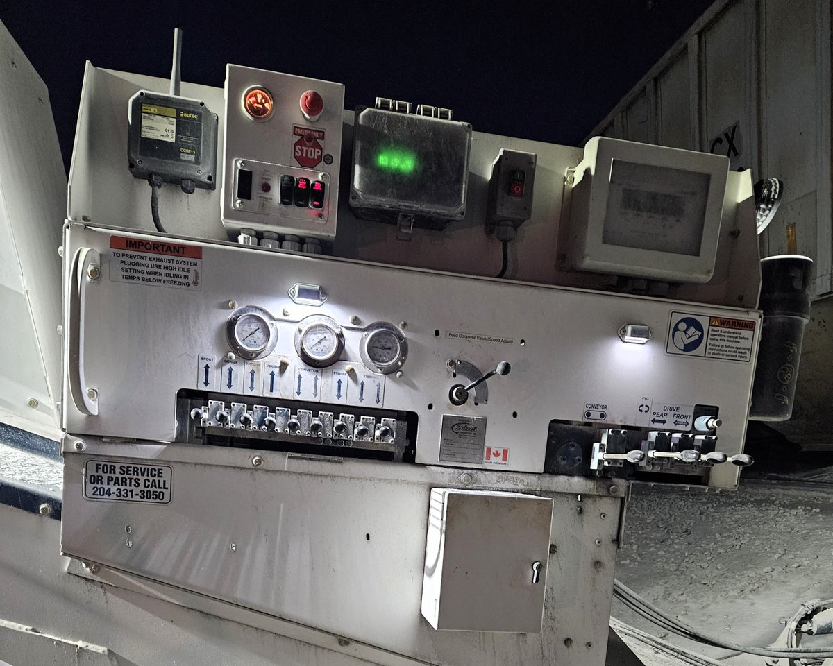 schnellind's tweet image. Because Mondays don’t scare us. 💪 
#247Power #NeverOff 
#MondayLaughs 
#SchnellTransloader #schnellindustries