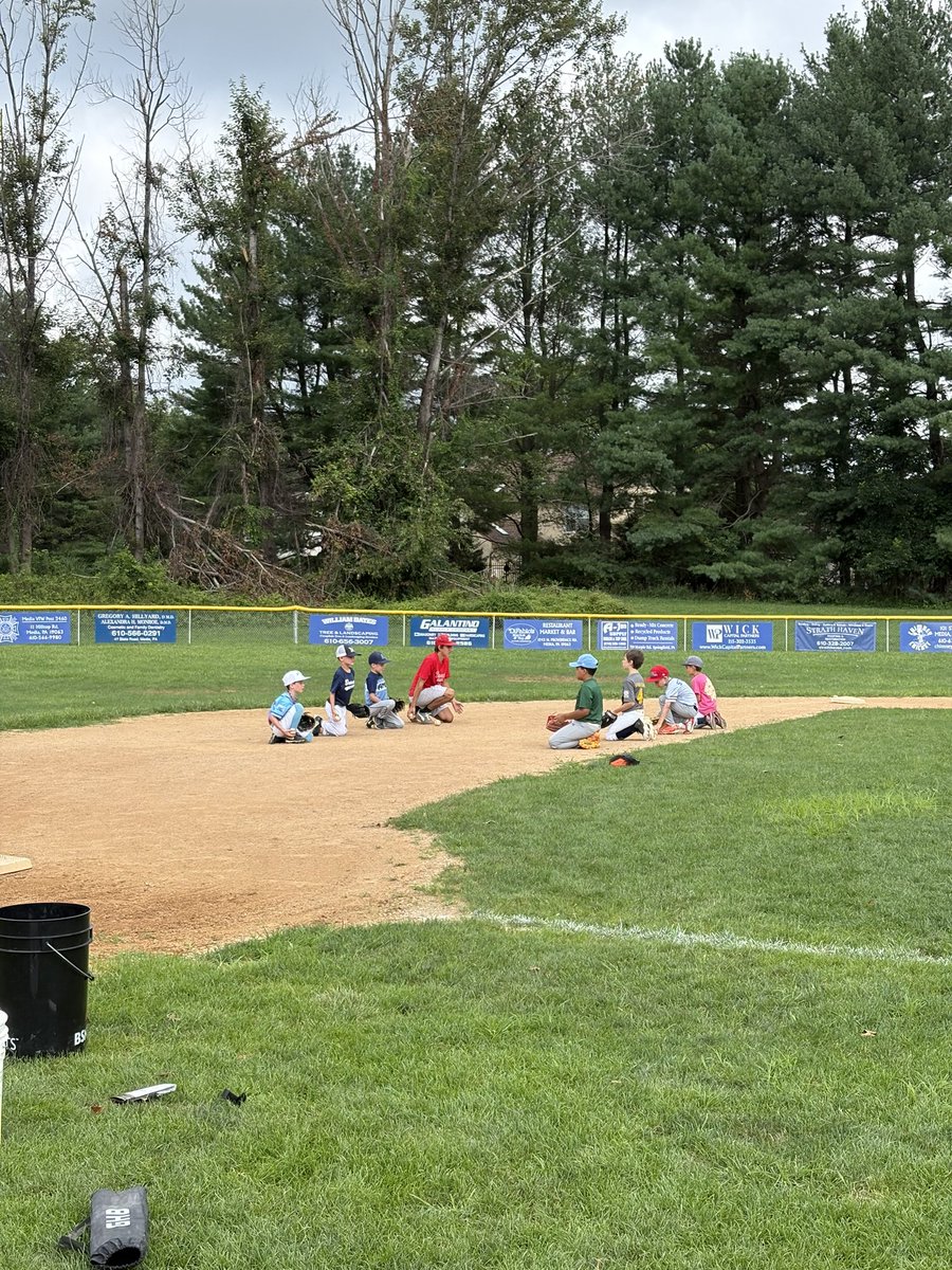 PcrestBaseball's tweet image. Great 1st day of camp at media little league. Thanks to 8th grade coach stetler for coming out to speak with the campers about middle school academics and baseball! #family #lionscamp #rtmsd #highschoolbaseball