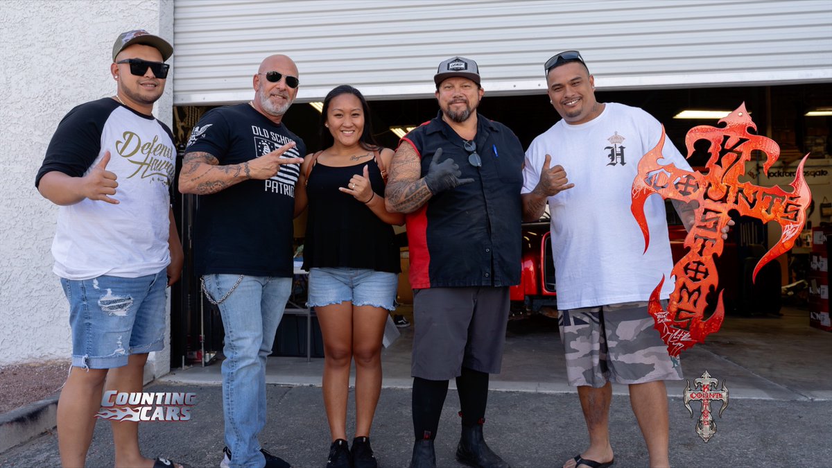 CountsKustoms's tweet image. Bring it in! We love taking group shots with our fans, especially when they roll through on big tours! Stop by @DannyCountKoker famous Las Vegas shop at Count’s Kustoms. We are open every day of the week from 10a-4p for free tours! Come say HEY and grab some merch! #lasvegas