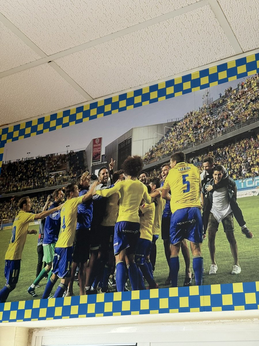 Parada obligada al llegar a Cádiz... 

Puro cadismo 💛💙.