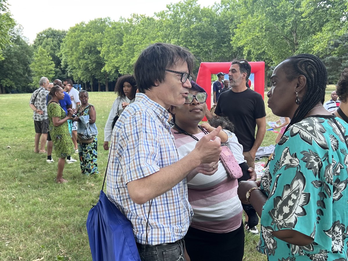 KekeRachel's tweet image. Cet après-midi, j'ai passé un moment agréable à Évry Coucouronne en compagnie de @Farida_Amrani_ Nadège Abomangoli pour la fête de la République. Vivre la République